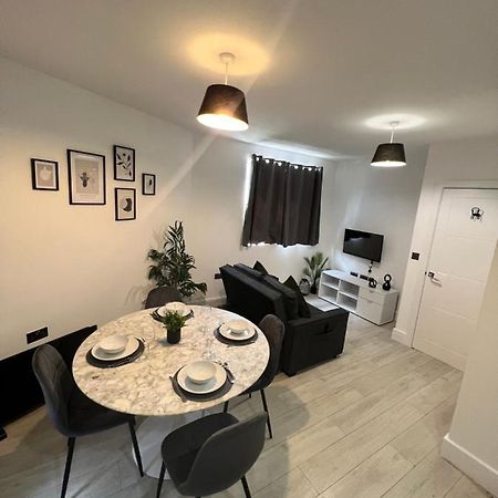 2 Bedroom Flat Лондон Экстерьер фото