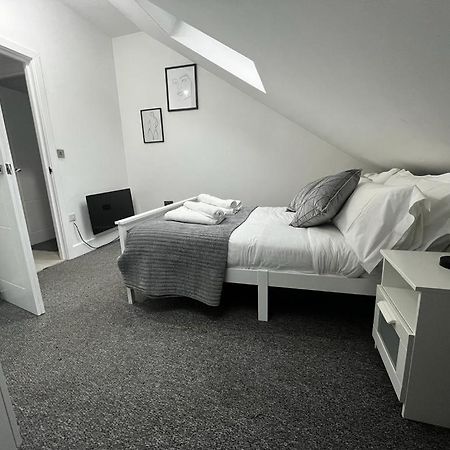 2 Bedroom Flat Лондон Экстерьер фото