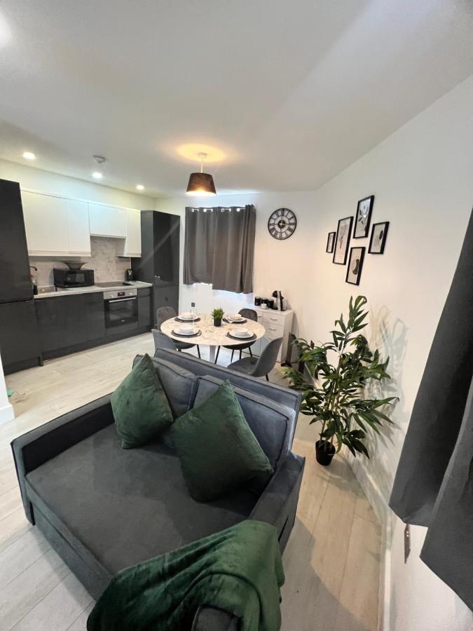 2 Bedroom Flat Лондон Экстерьер фото