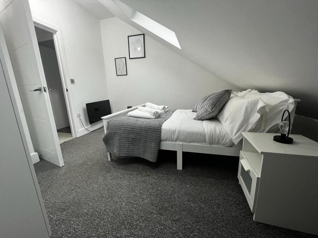 2 Bedroom Flat Лондон Экстерьер фото
